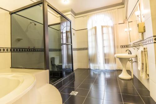 Foto del baño de Capital Plaza Hotel