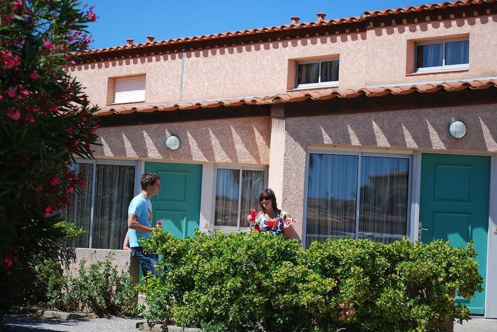 Foto del exterior de Lagrange Grand Bleu Vacances – Résidence Les Jardins de Neptune