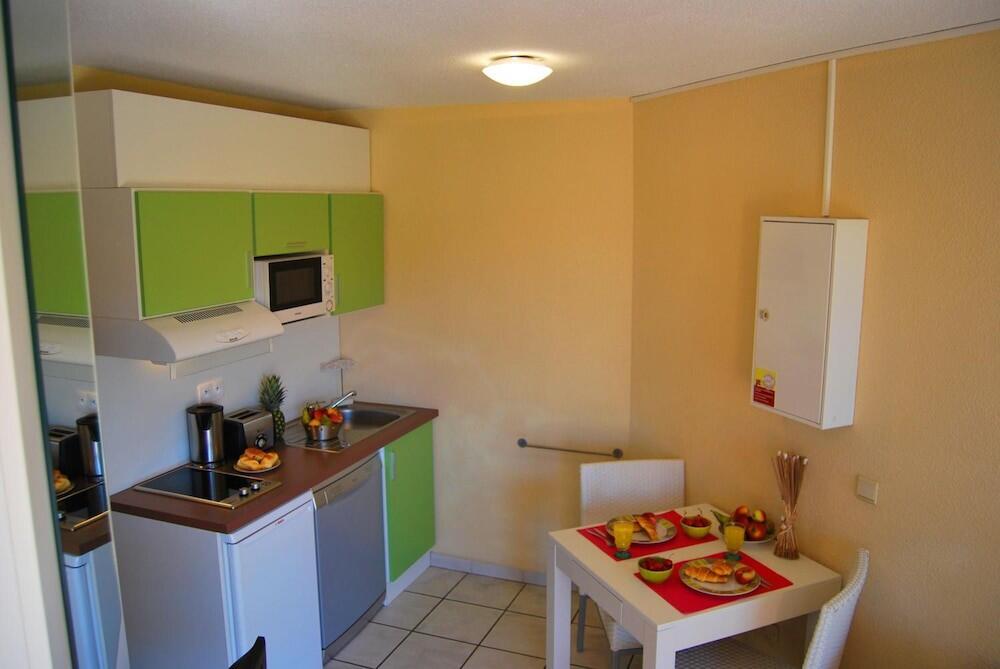 Foto de una habitación de Lagrange Grand Bleu Vacances – Résidence Les Jardins de Neptune