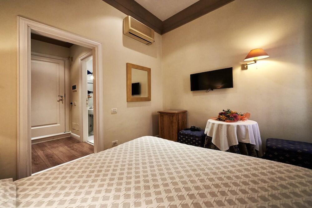 Foto de una habitación de Hotel Condotti 29