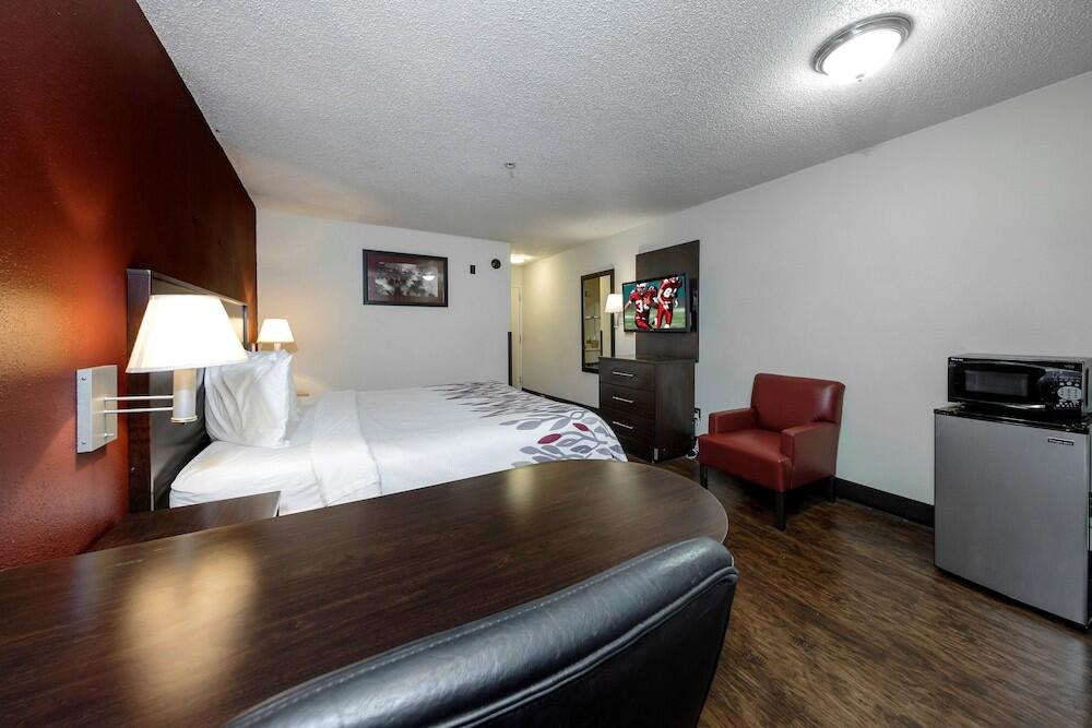 Foto de una habitación de Hotel Red Roof Inn &amp;amp; Suites Savannah Airport