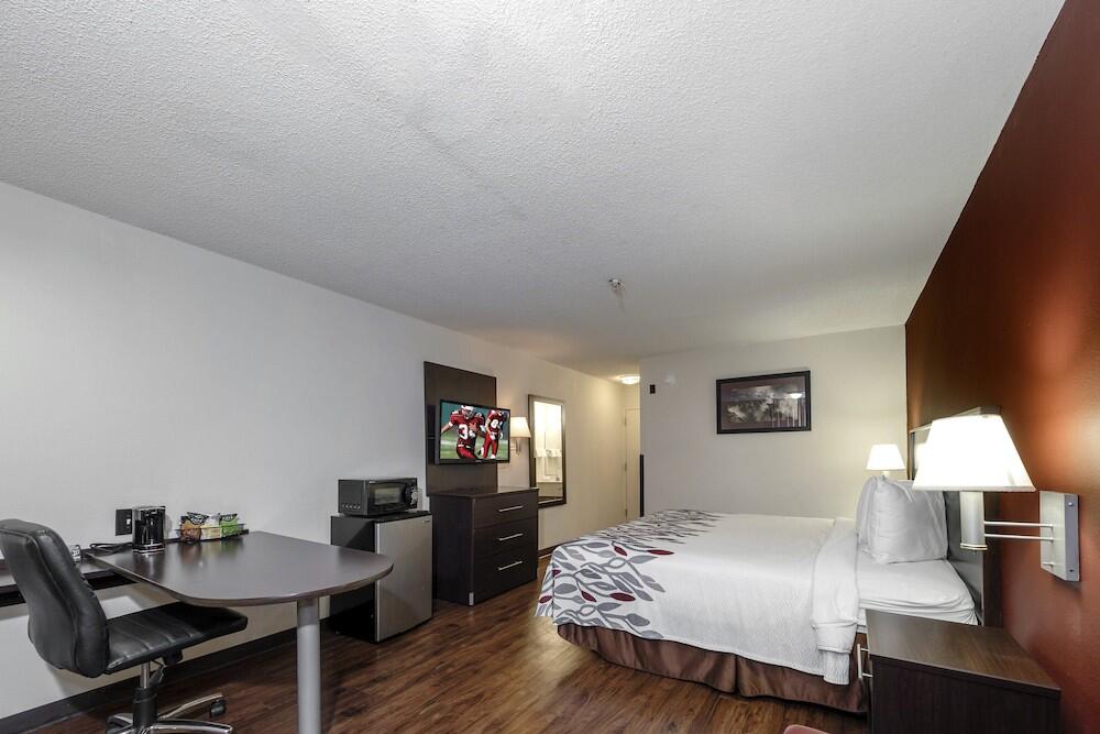 Foto de una habitación de Hotel Red Roof Inn &amp;amp; Suites Savannah Airport