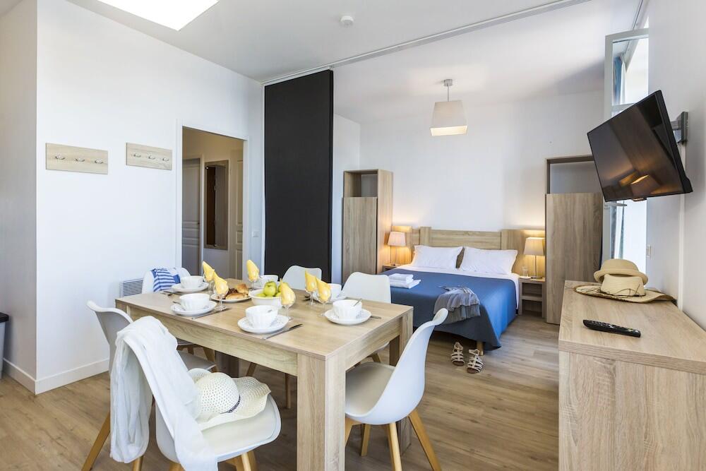 Foto de una habitación de Résidence Odalys Valentin plage
