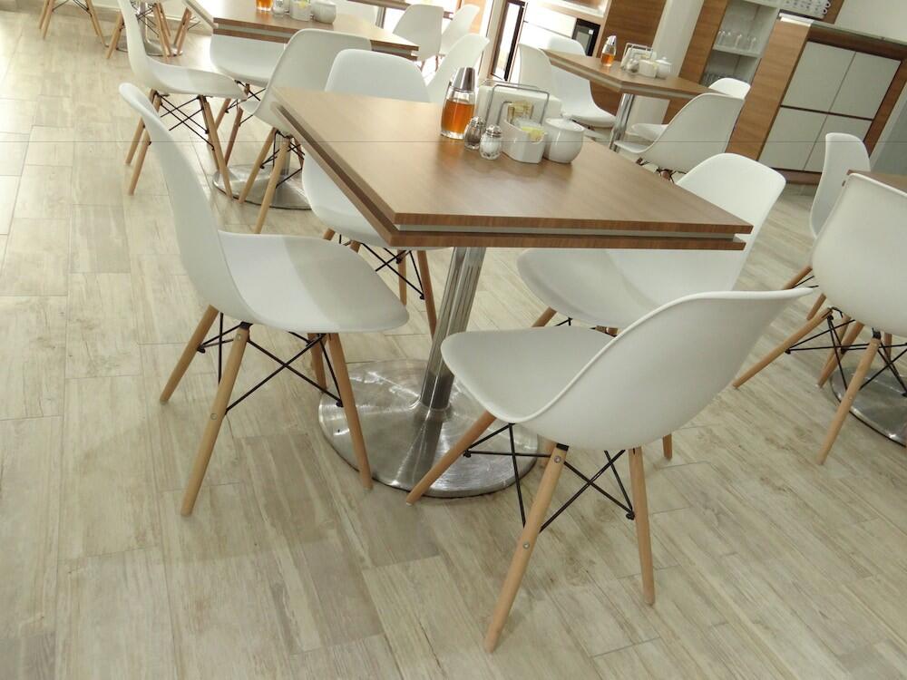 Foto de restauración de Hotel Soleil Business Class