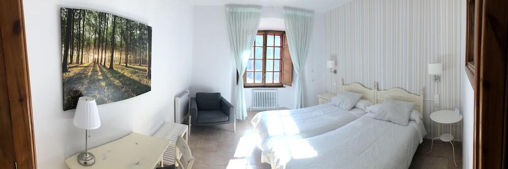 Foto de una habitación de Hotel MONASTERIO de SANTA MARÍA DE VALVANERA