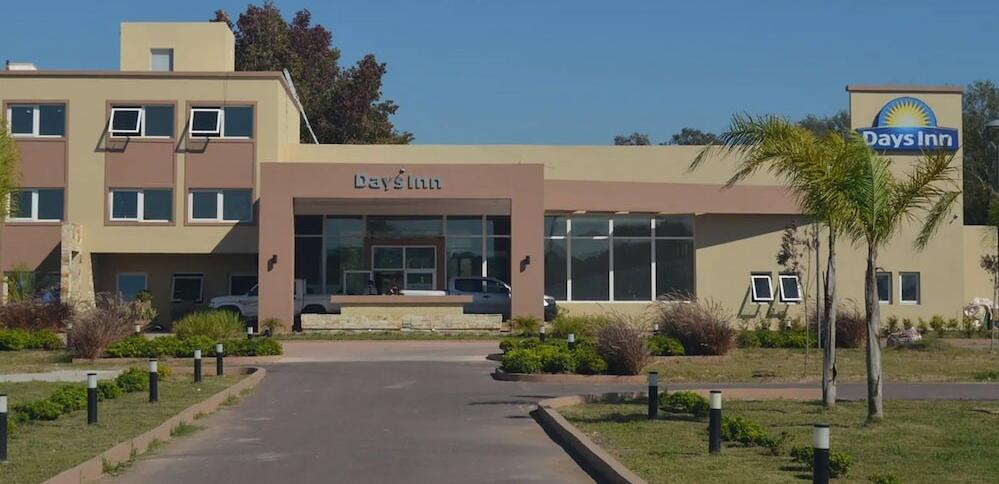 Foto del exterior de Hotel Days Inn Zarate