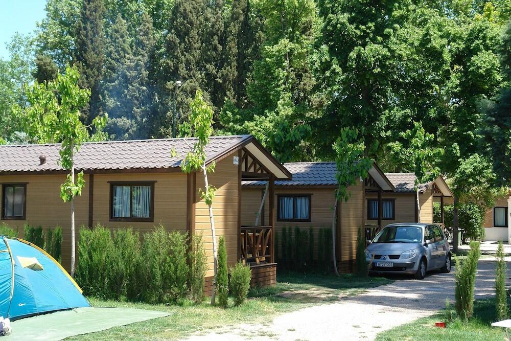 Foto del exterior de Aranjuez Camping &amp;amp; Bungalows