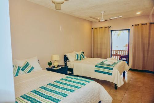 Foto de una habitación de Hotel La Isla Resort