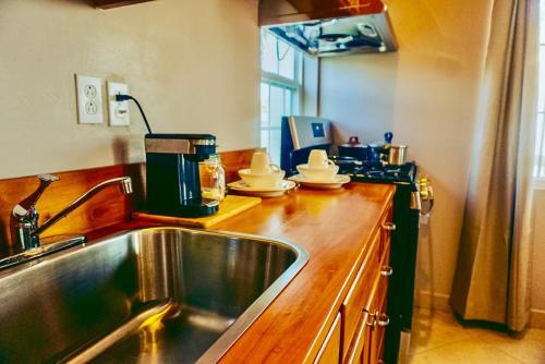 Foto de una habitación de Hotel La Isla Resort