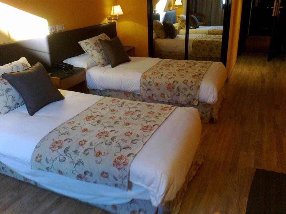 Foto de una habitación de Hotel Aeropuerto Ifema Madrid Torre Hogar Premium