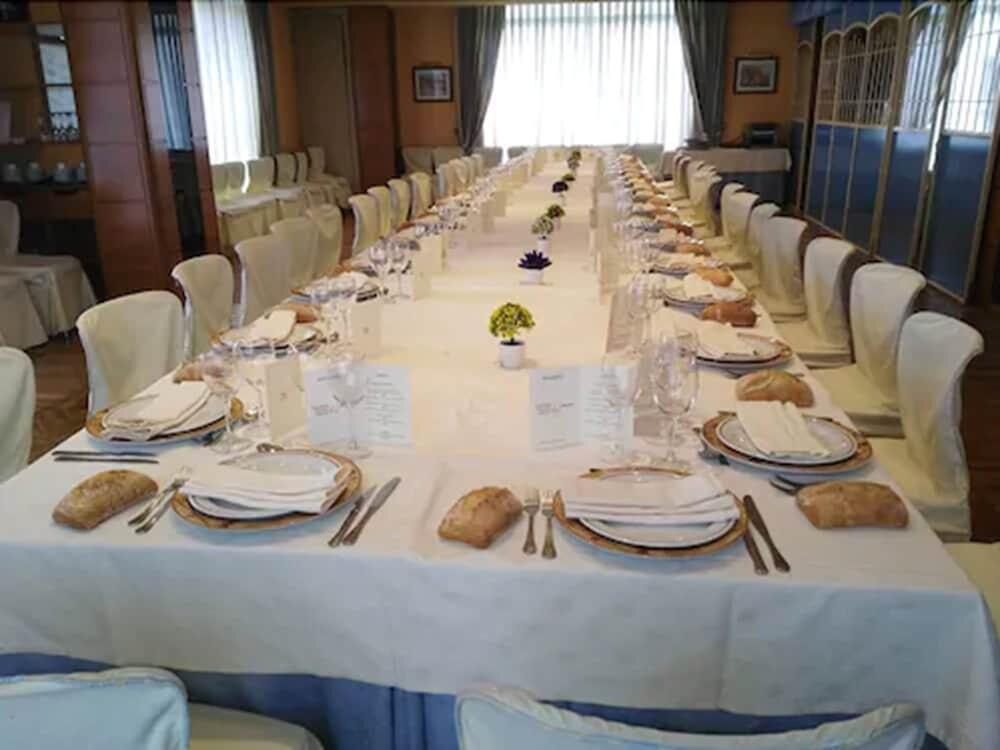 Foto de restauración de Hotel Aeropuerto Ifema Madrid Torre Hogar Premium